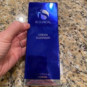 iS Clinical Cream Cleanser 4 Oz. Brand new and sealed